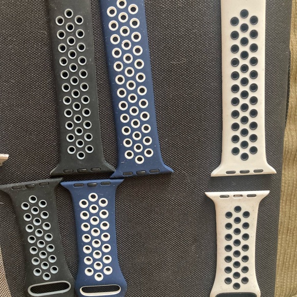 Apple Watch bands selling as lot - Picture 4 of 5
